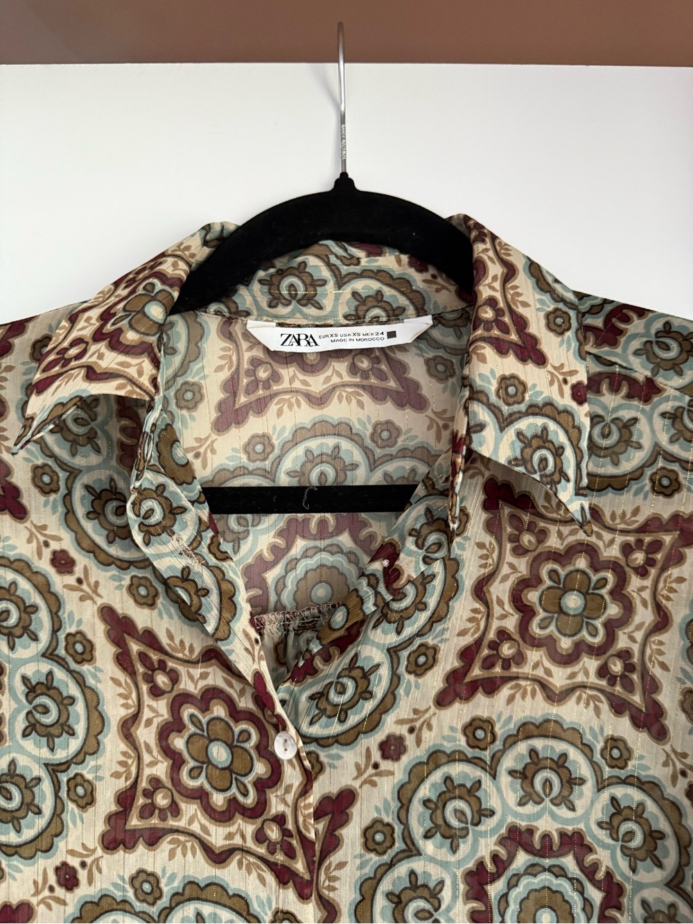 Sheer Button Down with Gold Thread - Picture 4 of 5
